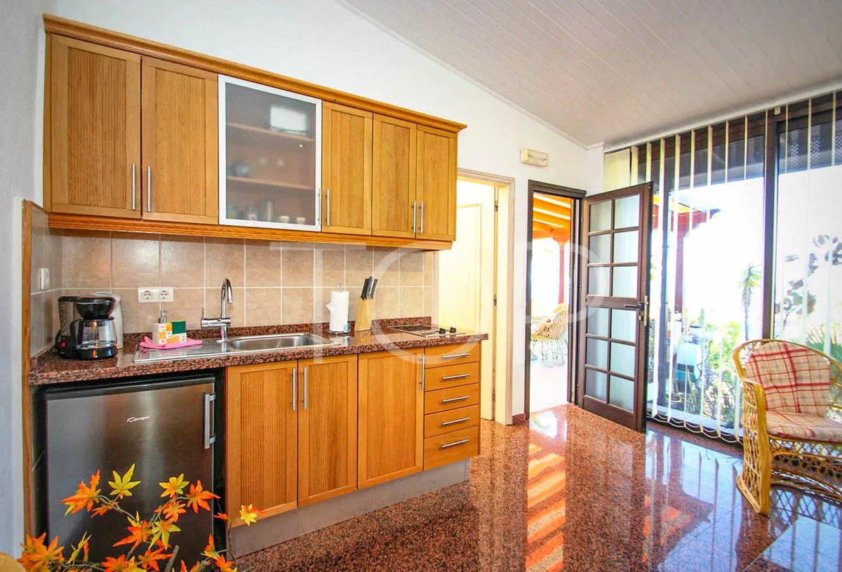 Finca with sea views and 6 flats in Alcalá - For sale