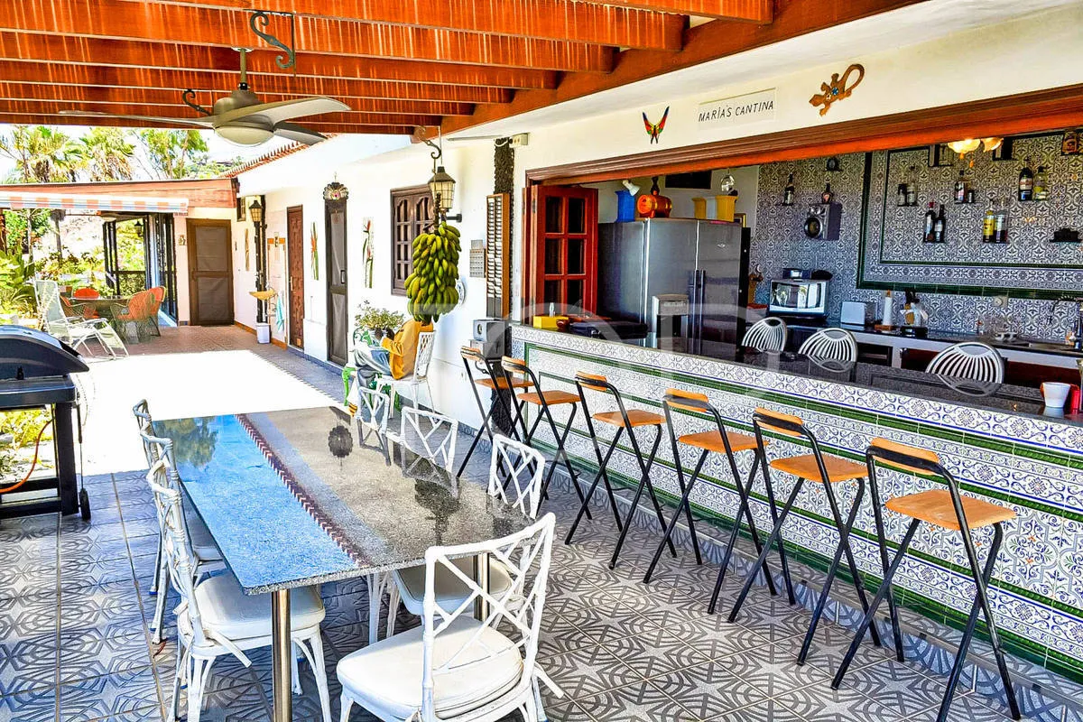 Finca mit Meerblick und 6 Wohnungen in Alcalá – Verkauf