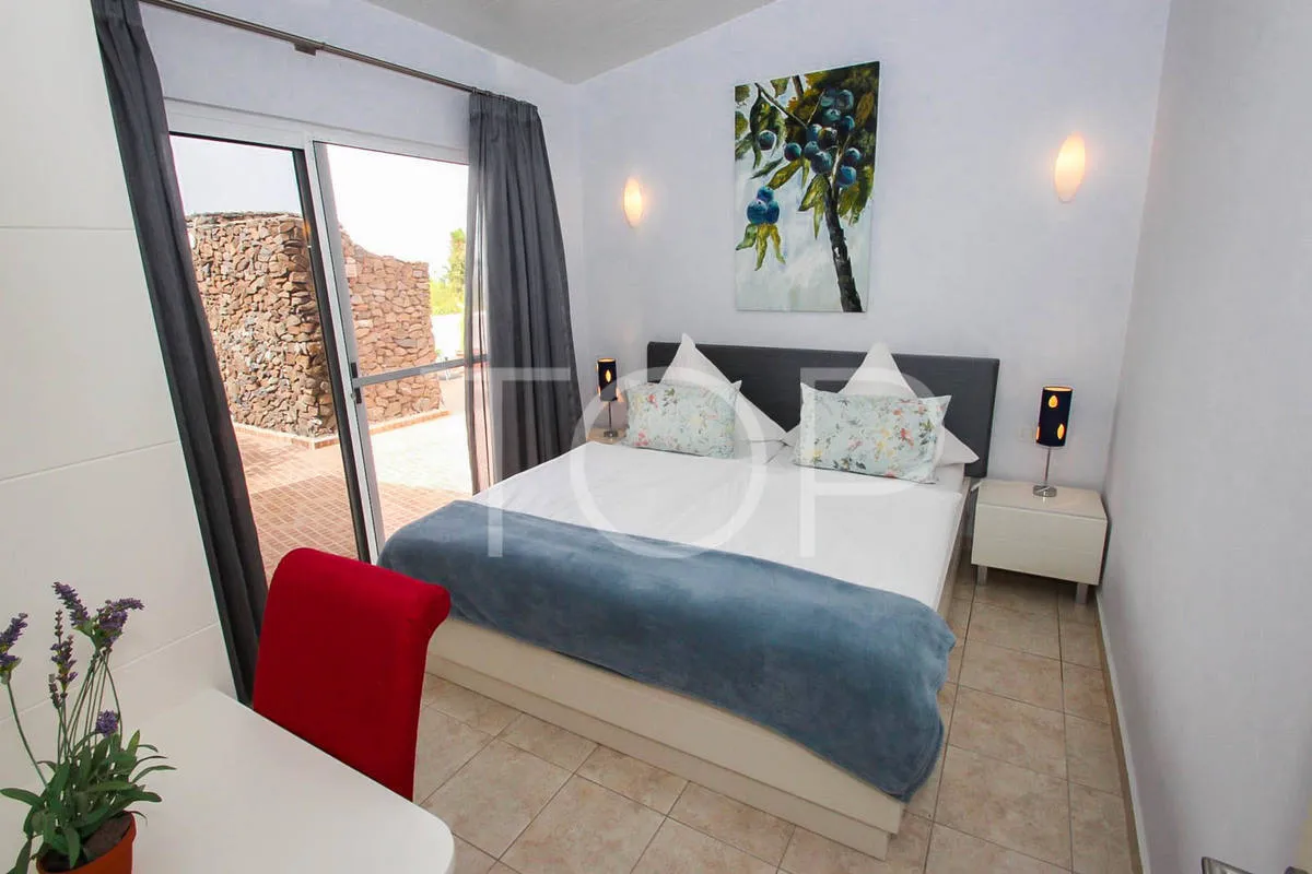 Finca mit Meerblick und 6 Wohnungen in Alcalá – Verkauf