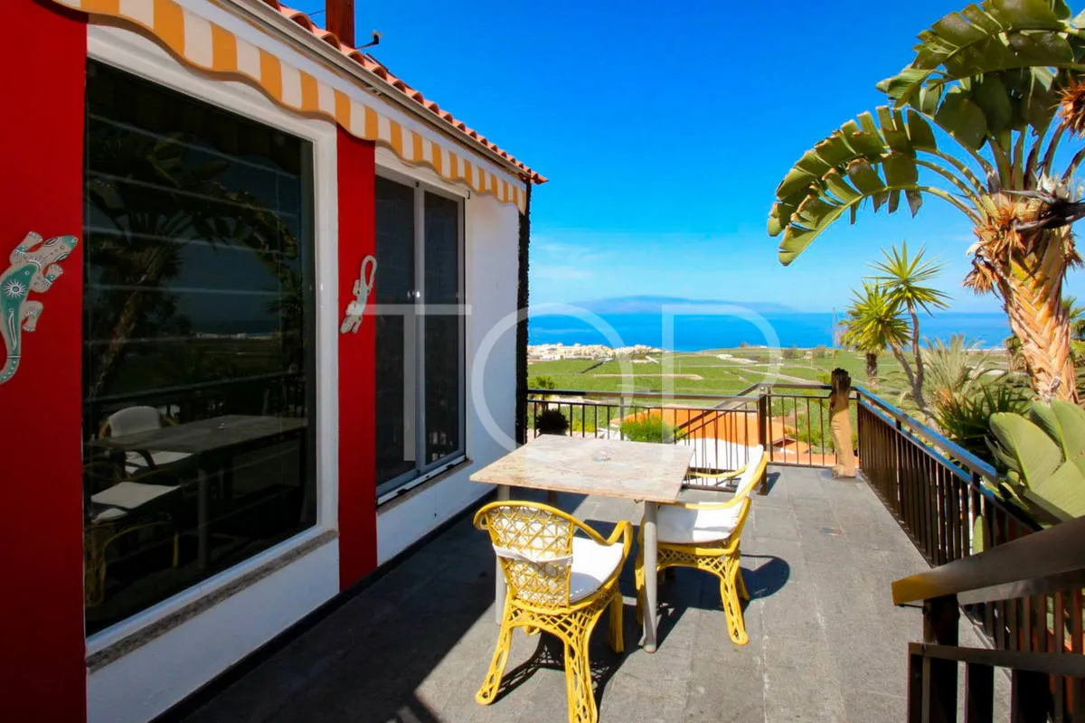 Finca mit Meerblick und 6 Wohnungen in Alcalá – Verkauf