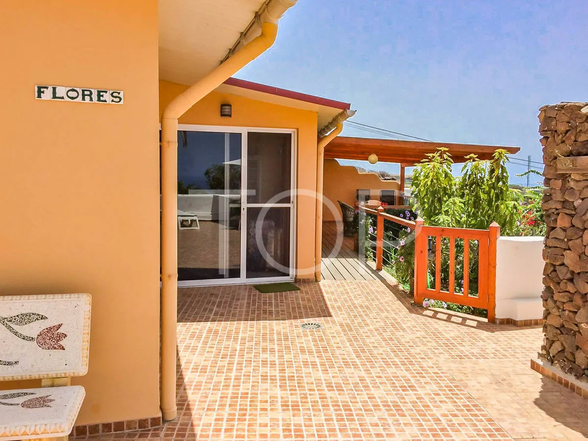 Finca mit Meerblick und 6 Wohnungen in Alcalá – Verkauf