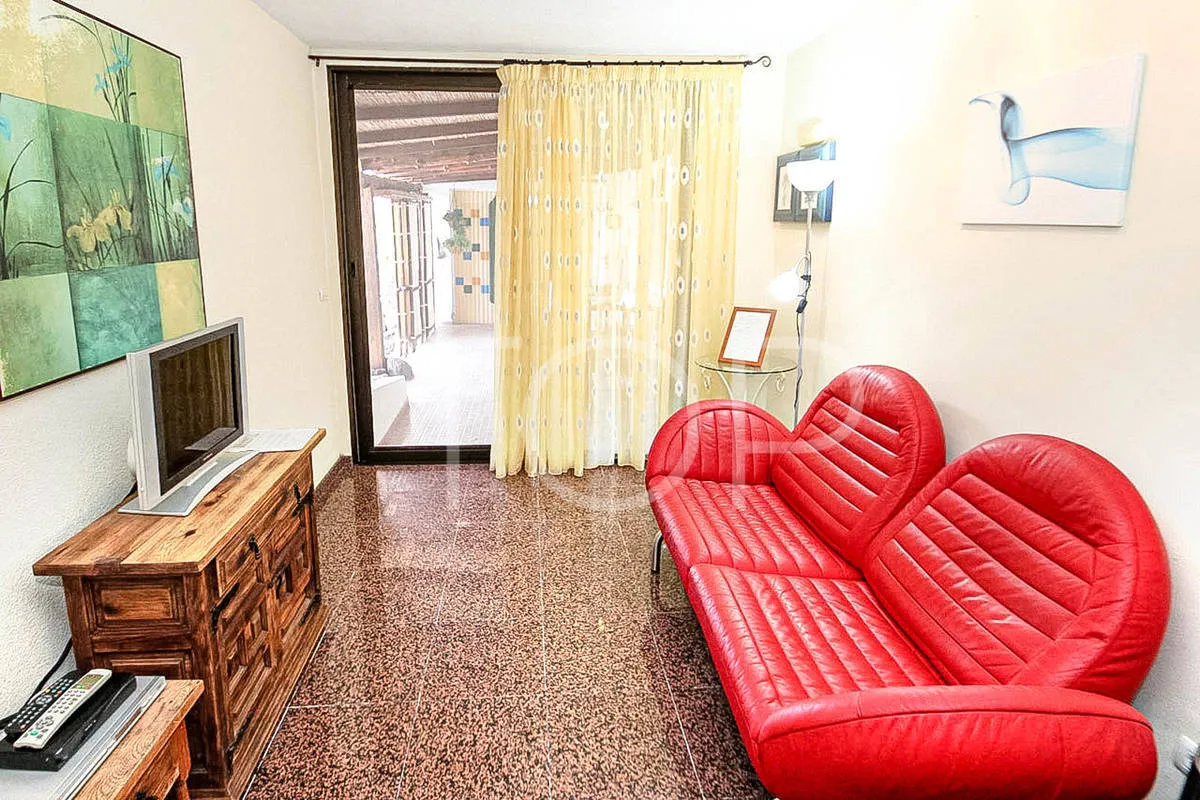 Finca with sea views and 6 flats in Alcalá - For sale