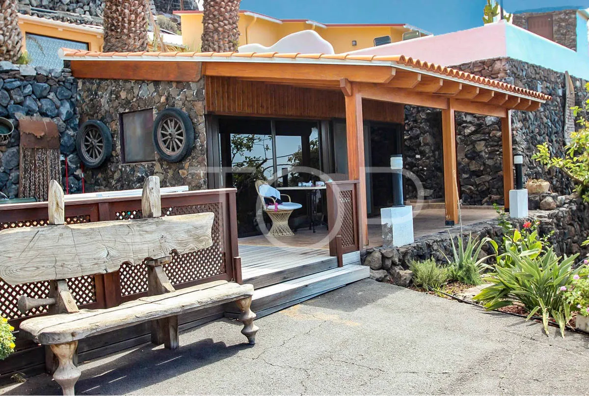 Finca with sea views and 6 flats in Alcalá - For sale
