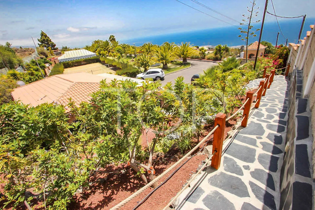 Wunderschöne Finca mit Meerblick, Pool und mehreren Häusern in Chio (Teneriffa) – Verkauf