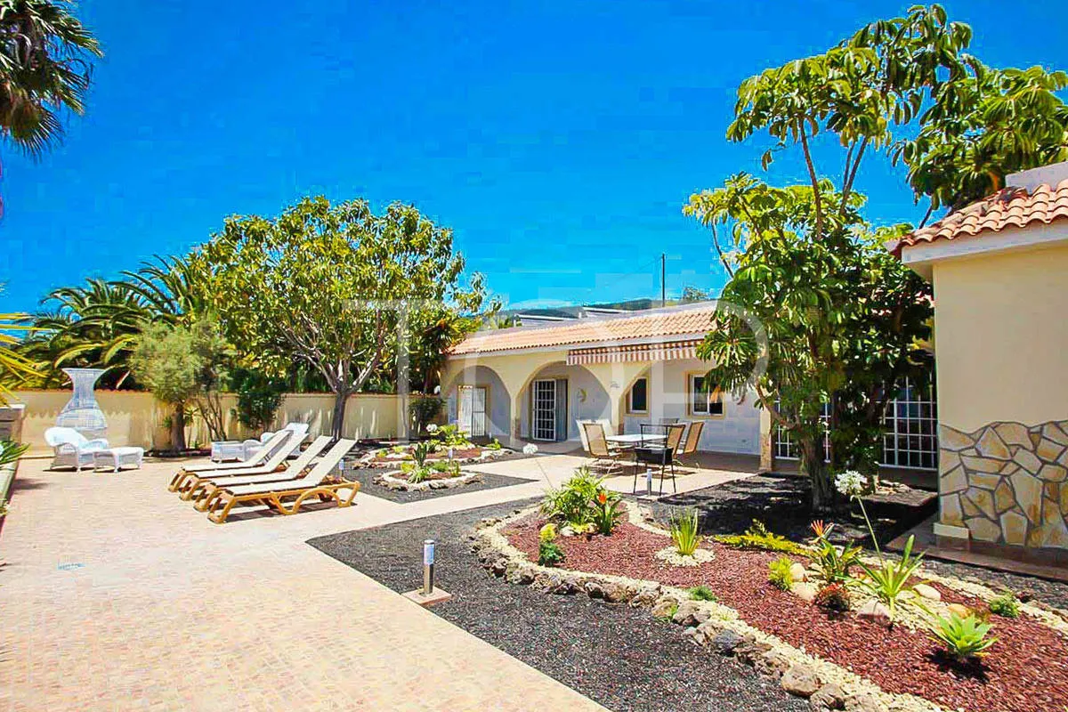 Wunderschöne Finca mit Meerblick, Pool und mehreren Häusern in Chio (Teneriffa) – Verkauf