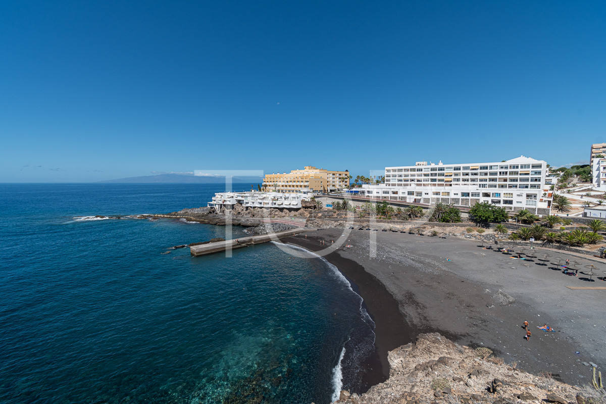 Iconic - Seafront apartments and villas with private swimming pool in quiet location