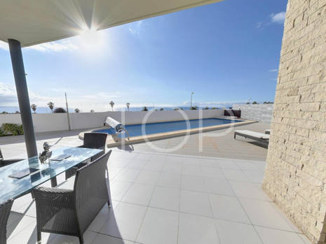 Moderne Reihenvilla mit privatem Pool zum Verkauf am Costa Adeje Golf