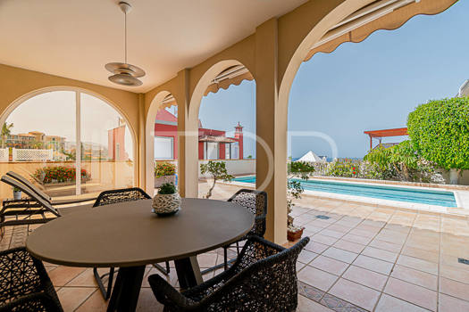 Exklusive Villa in erster Meereslinie mit Meerblick in el Duque, Costa Adeje
