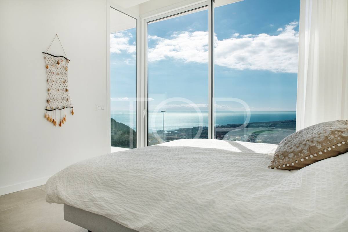 Exquisite Luxus-Villa mit atemberaubendem Blick über Costa Adeje