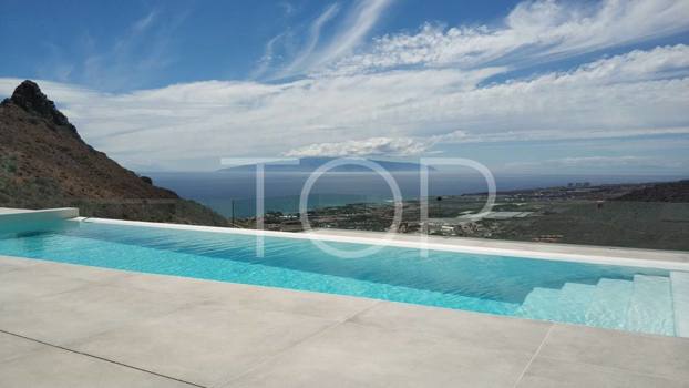 Exquisita Villa de Lujo con Impresionantes Vistas sobre Costa Adeje
