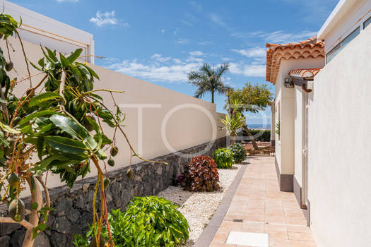Beautiful detached house with three bedrooms and private swimming pool for sale in Madroñal