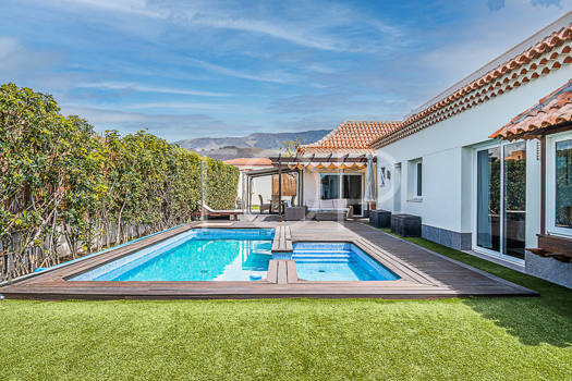 Schönes alleinstehendes Haus mit drei Schlafzimmern und privatem Pool zum Verkauf in Madroñal