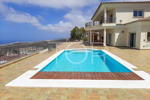 Exquisita villa en Costa Adeje con impresionantes vistas al mar
