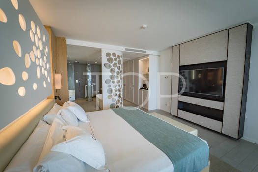 Junior Suite con impresionantes vistas en Royal Hideaway Corales Suites, La Caleta