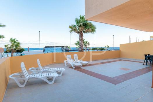 Wunderschöne 2-Zimmer-Wohnung mit 120 m² großer Terrasse sehr nah an der Küste