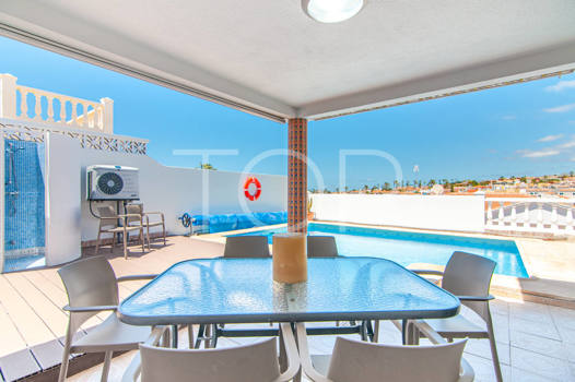 Villa with pool and sea views for sale in Callao Salvaje