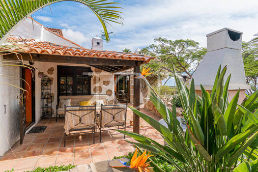 Acogedora casa canaria con vistas al mar y jardín en Granadilla de Abona