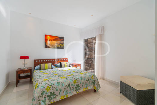 Atemberaubende moderne Villa mit Meerblick zum Verkauf in der Luxusgegend Playa del Duque