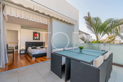 Impresionante villa moderna con vistas al mar en venta en la zona de lujo de Playa del Duque