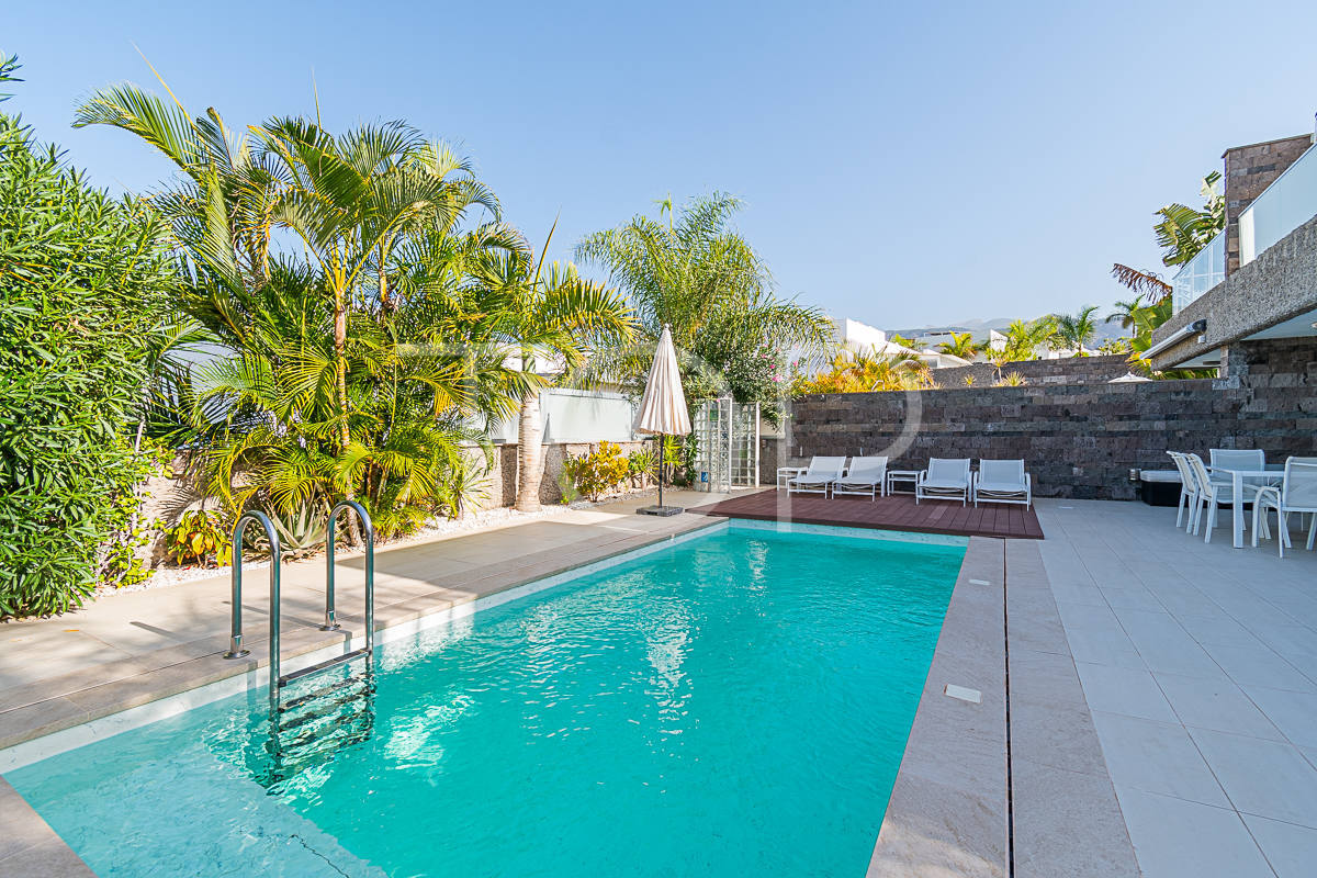 Stunning modern villa with ocean views for sale in luxury Playa del Duque area