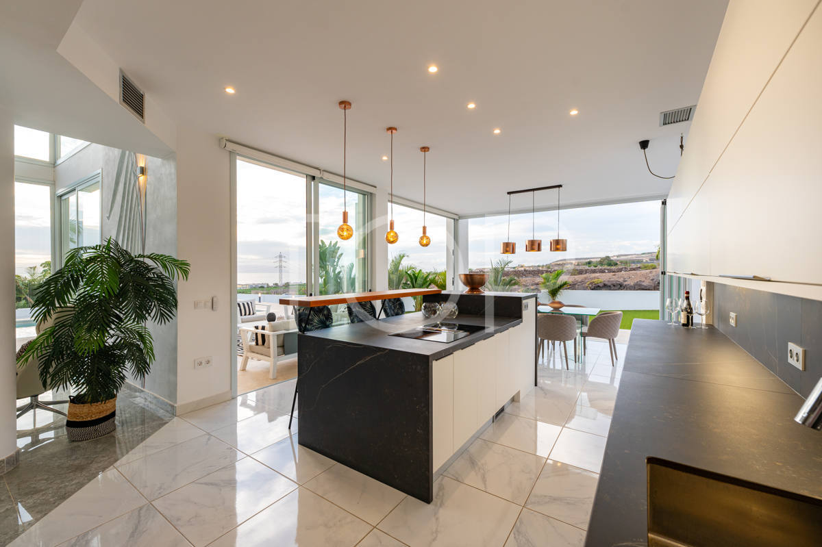 Fantastic 4-bedroom villa for sale in the prestigious area of Playa Paraíso