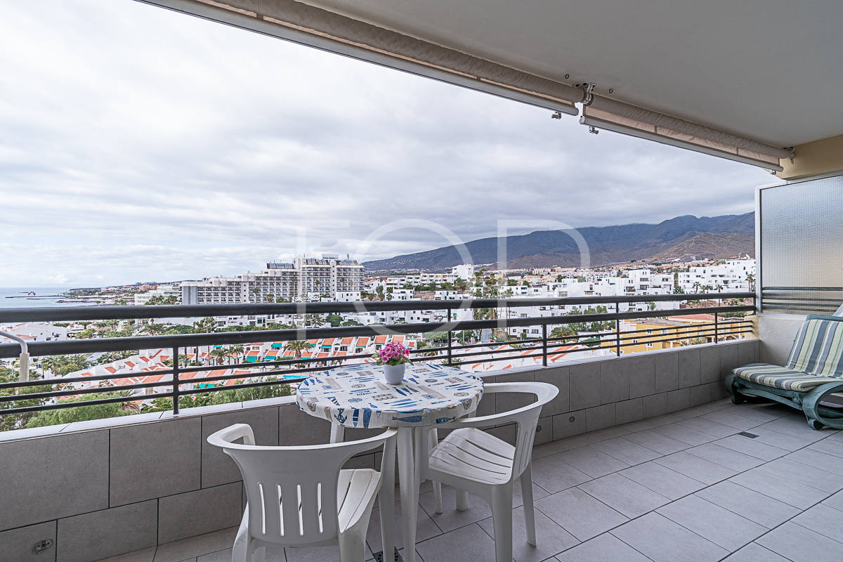 Schöne Wohnung mit großer Terrasse und Meerblick in San Eugenio Bajo