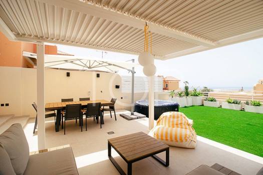 Estupendo adosado recién reformado con amplia terraza a la venta en El Madroñal, Costa Adeje