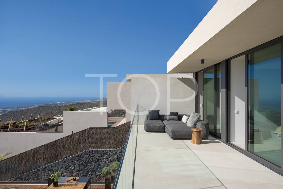 Villa de lujo moderna con impresionantes vistas al mar y a la montaña en Costa Adeje