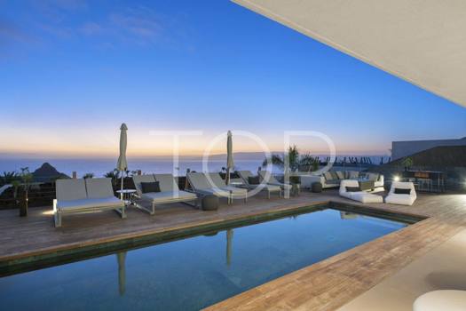 Villa de lujo moderna con impresionantes vistas al mar y a la montaña en Costa Adeje