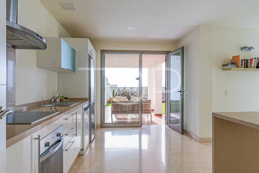 Luminoso apartamento de 2 dormitorios con amplia terraza y vistas al mar en venta en Magnolia Golf Resort, La Caleta