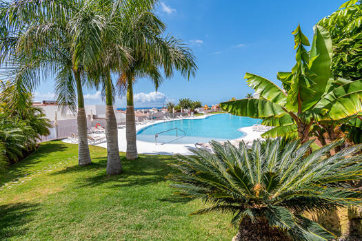Bright 2-bedroom apartment with large terrace and sea views for sale in Magnolia Golf Resort, La Caleta
