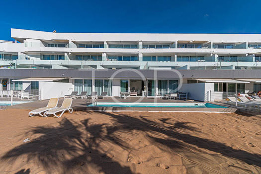 Apartamento exclusivo de tres dormitorios y piscina privada a la venta en Costa Adeje