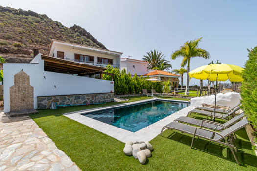 FINCA with house, pool and garden areas in Guaza - Tenerife South