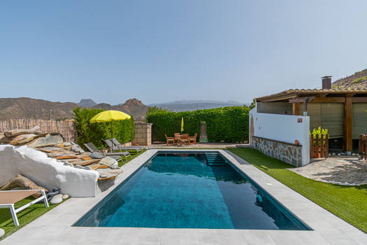 FINCA with house, pool and garden areas in Guaza - Tenerife South