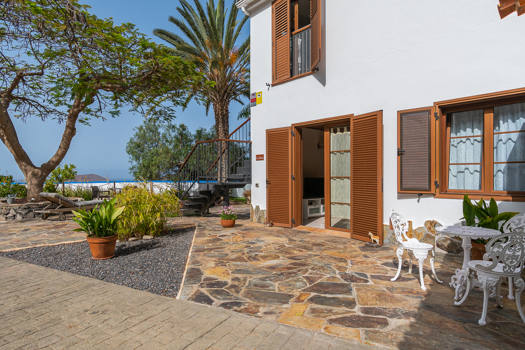 FINCA con casa, piscina y zonas ajardinadas en Guaza - Tenerife Sur