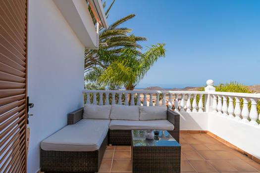 FINCA con casa, piscina y zonas ajardinadas en Guaza - Tenerife Sur
