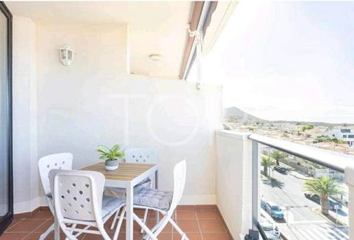 Amplio apartamento de un dormitorio con vista al mar en venta en Palm-Mar