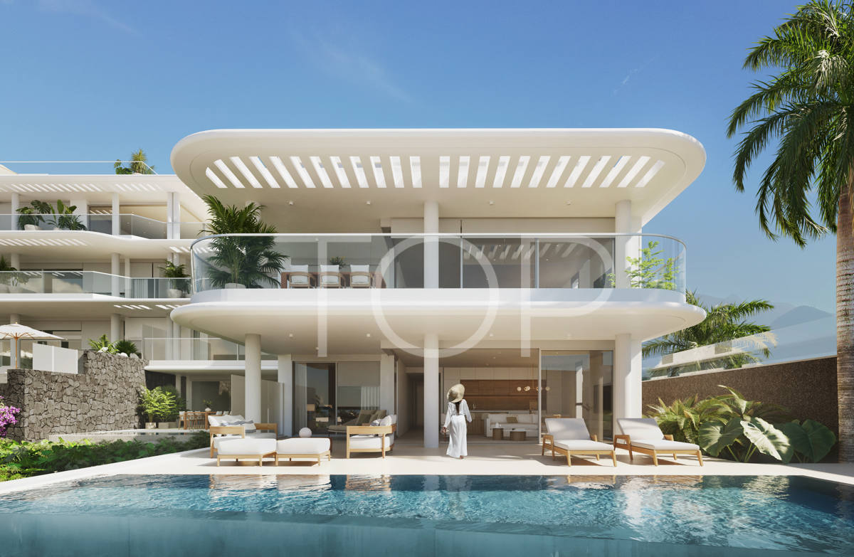 Exclusivo apartamento con jardín y piscina privada de tres dormitorios en primera línea de Playa San Juan