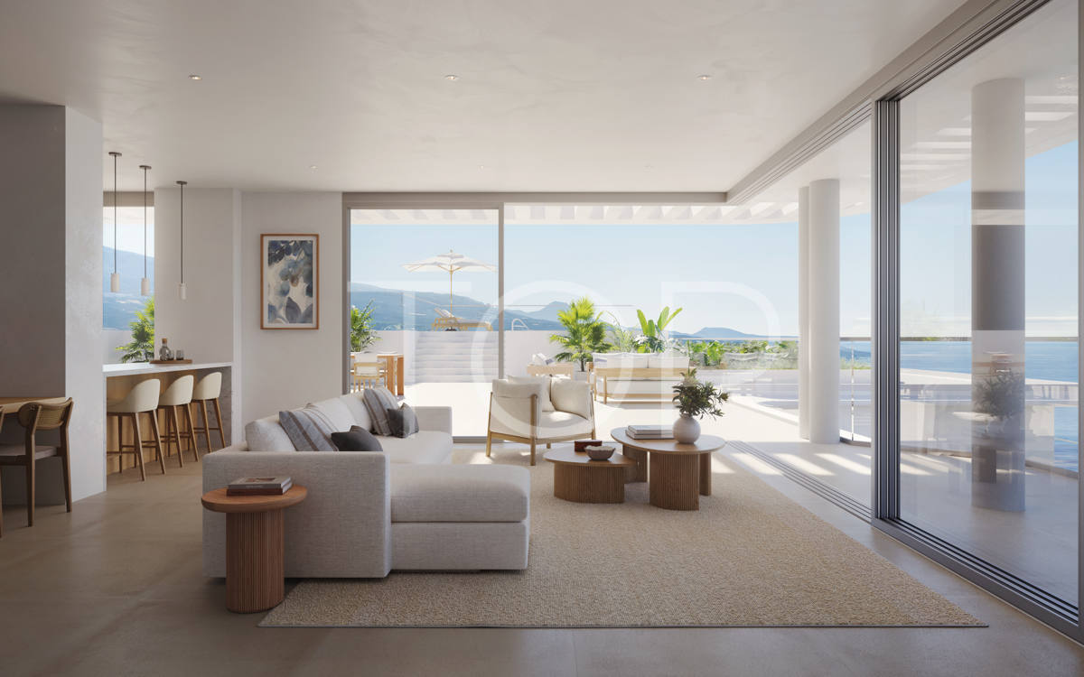 Exclusivo apartamento con jardín y piscina privada de tres dormitorios en primera línea de Playa San Juan