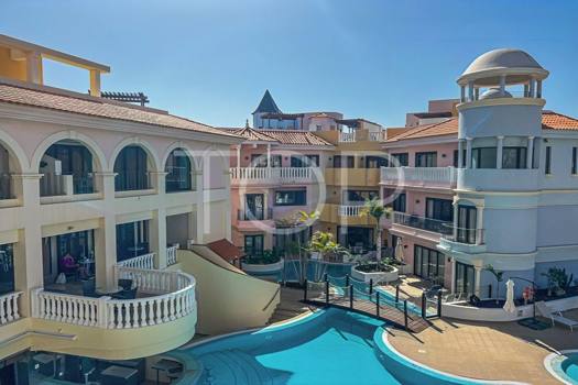 Spacious two-bedroom apartment with private roof terrace in Los Cristianos