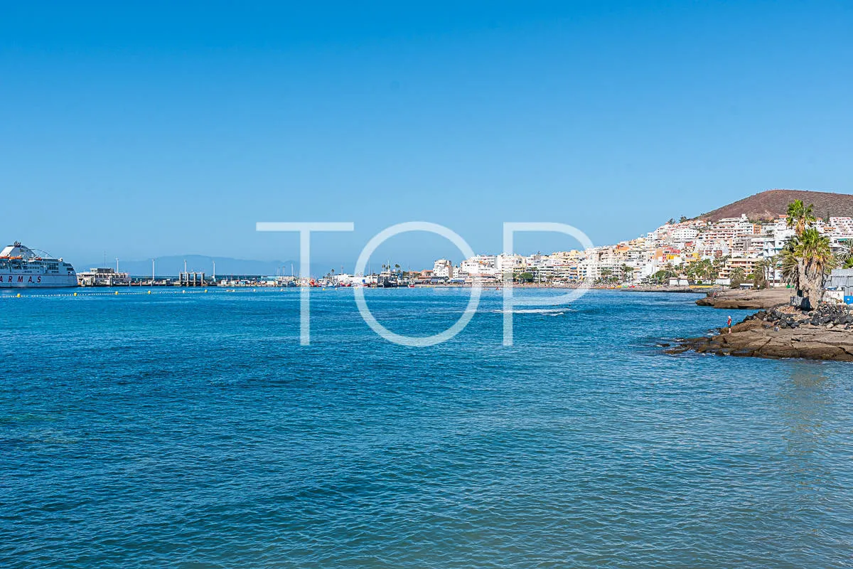 Amplio apartamento con varias terrazas y vistas al mar en Los Cristianos