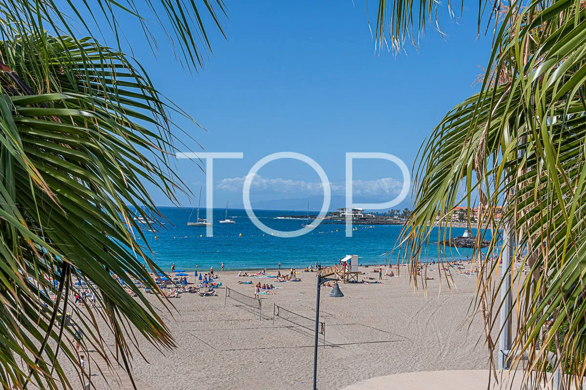 Amplio apartamento con varias terrazas y vistas al mar en Los Cristianos