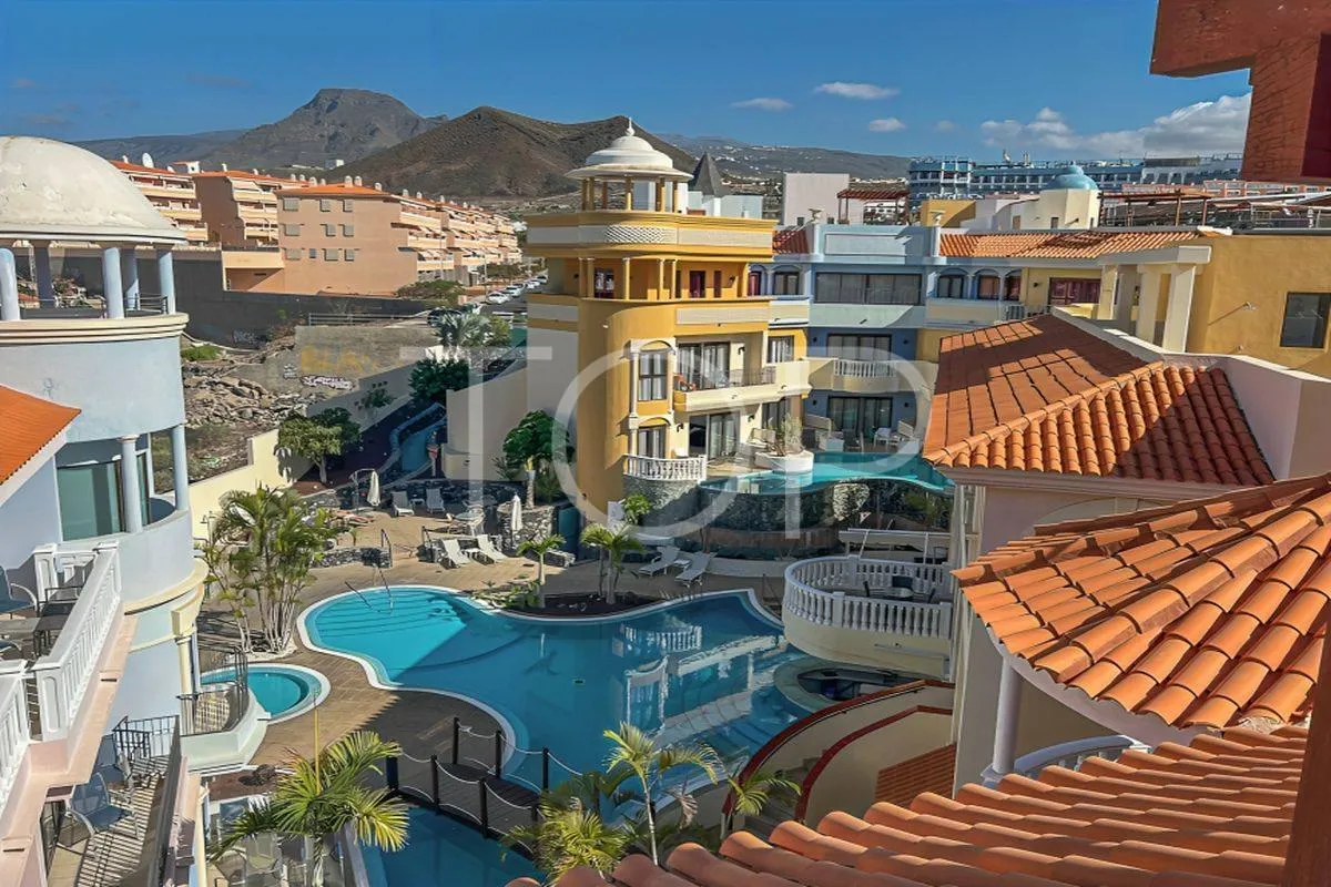 Amplio apartamento con varias terrazas y vistas al mar en Los Cristianos