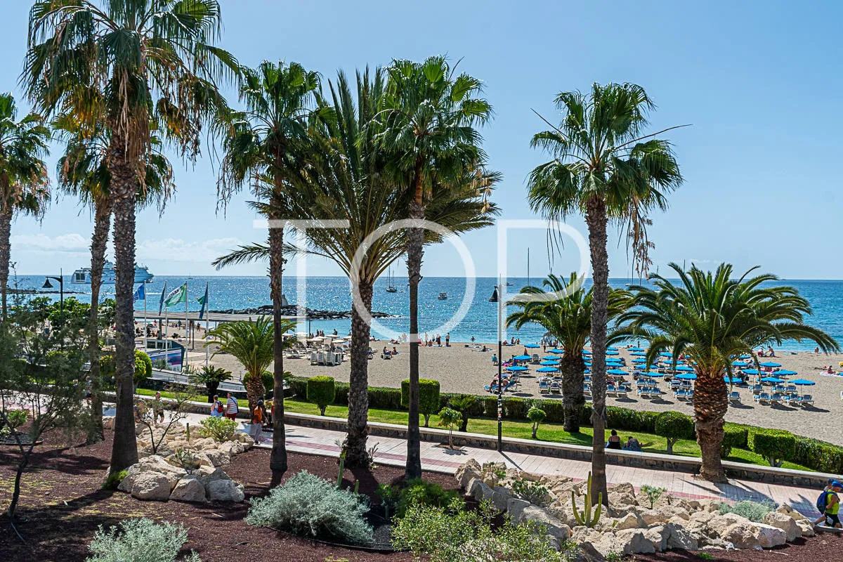 Amplio apartamento con varias terrazas y vistas al mar en Los Cristianos