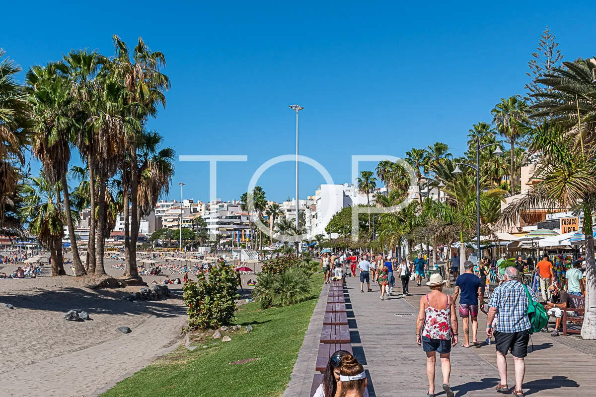 Amplio apartamento con varias terrazas y vistas al mar en Los Cristianos