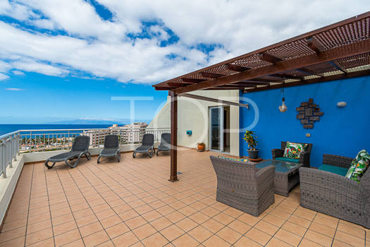 Excepcional apartamento de 2 dormitorios con amplias terrazas con vistas a Palm-Mar y a la costa