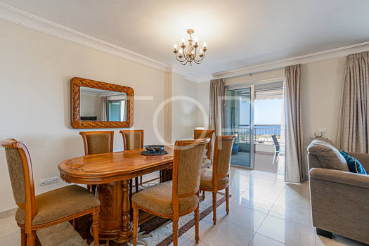 Außergewöhnliche 2-Schlafzimmer-Wohnung mit großen Terrassen mit Blick auf Palm-Mar und die Küste