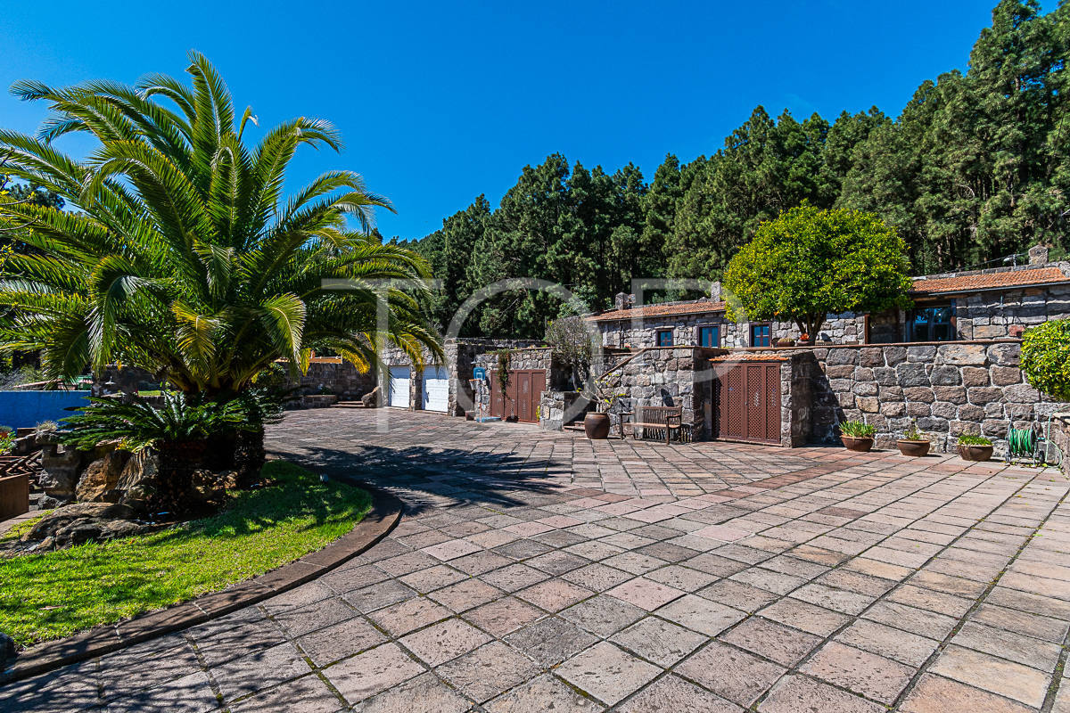 Wonderful detached villa in the natural setting of La Esperanza