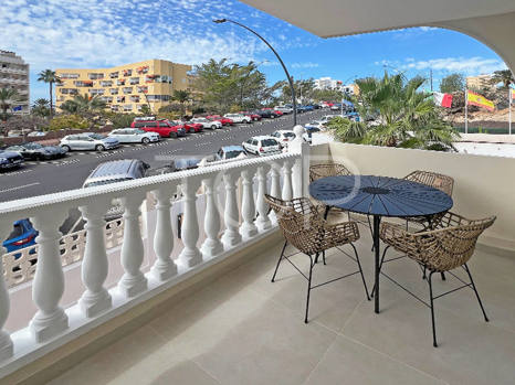 Completely refurbished apartment nearby the sea for sale in the centre of los Cristianos