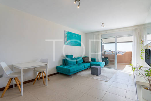 Two-bedroom penthouse, sea views and parking